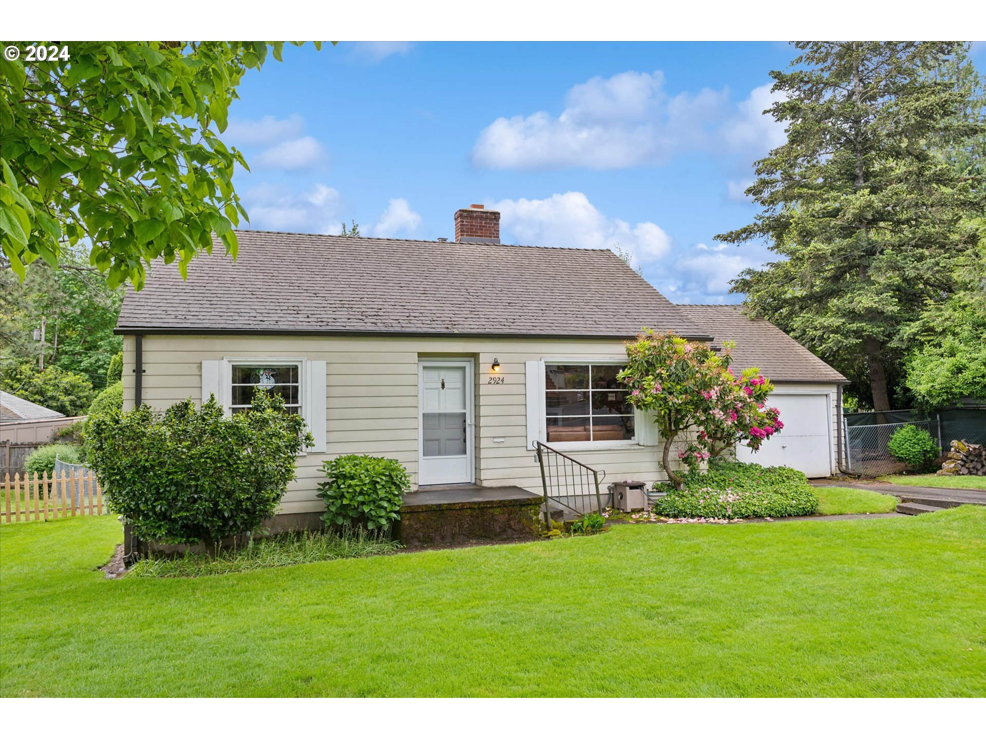 2924 Southwest Custer Street Portland, OR 97219 - Photo 1 of 37 Gallery Image 1