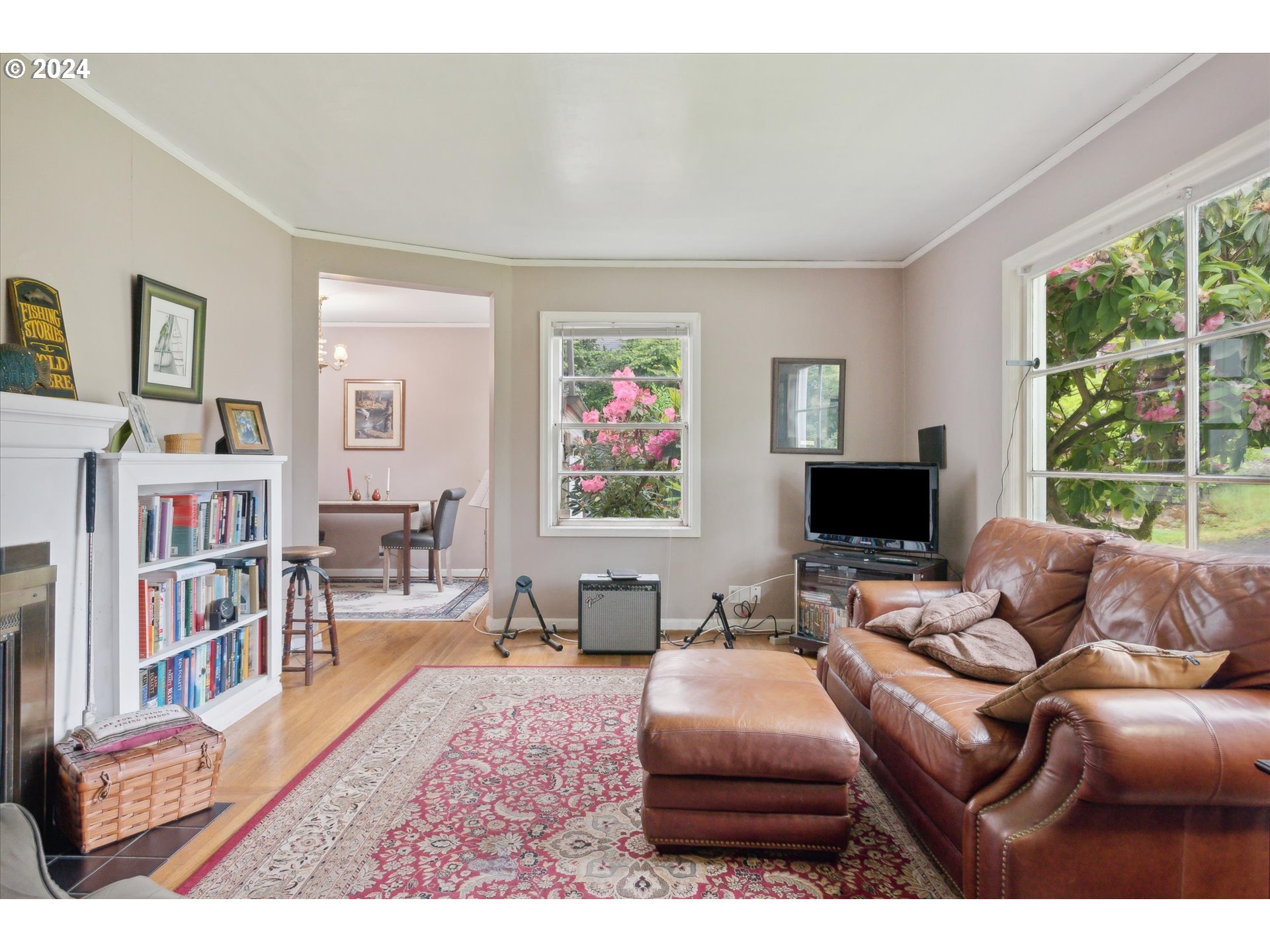 2924 Southwest Custer Street Portland, OR 97219 - Photo 12 of 37 Gallery Image 12