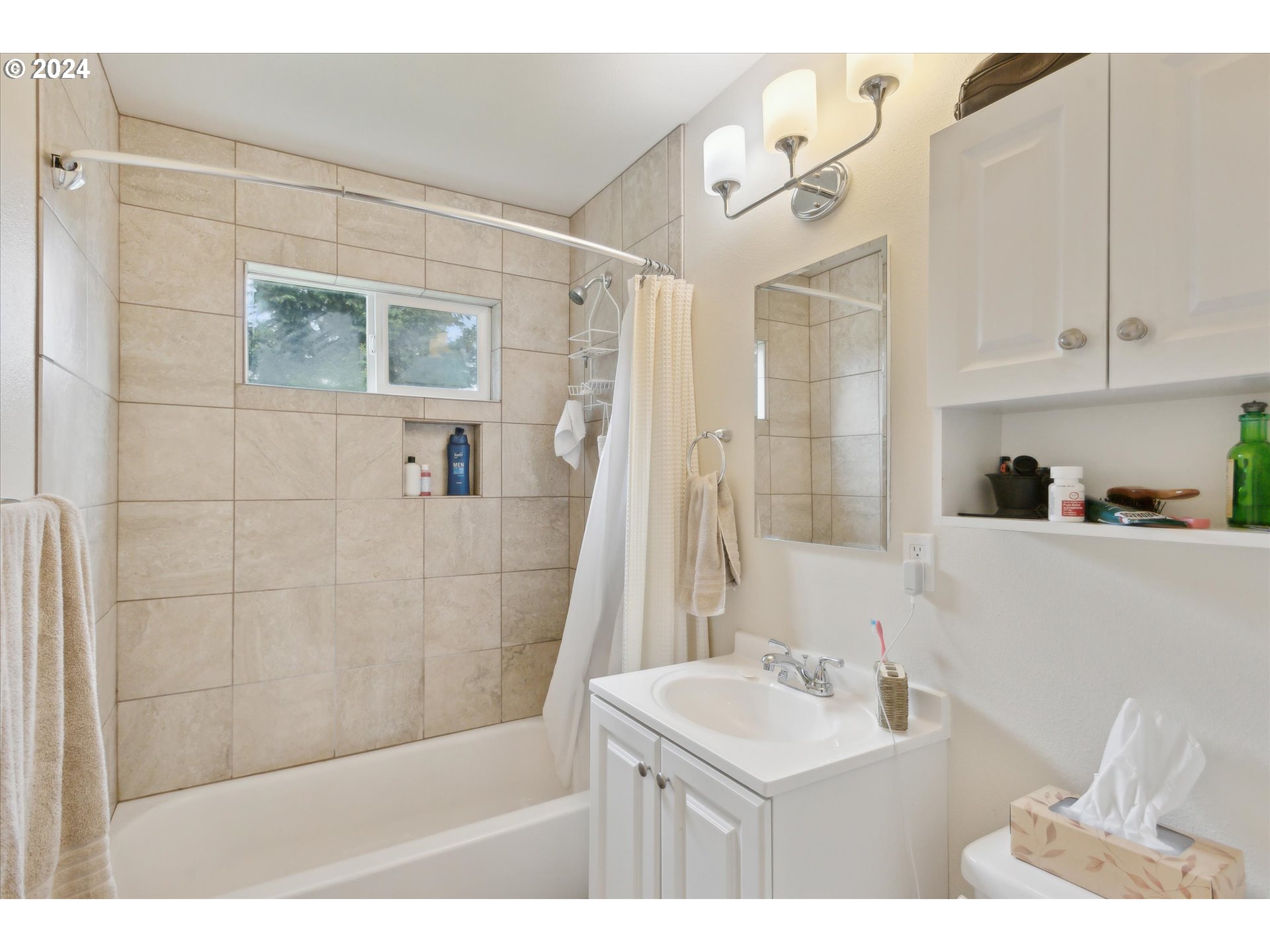 2924 Southwest Custer Street Portland, OR 97219 - Photo 27 of 37 Gallery Image 27