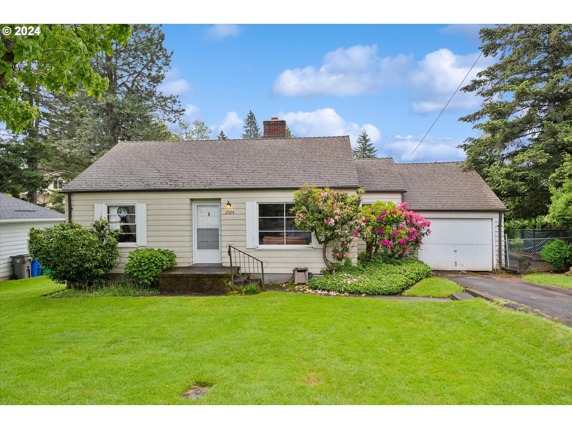 2924 Southwest Custer Street Portland, OR 97219 - Photo 3 of 37 Gallery Image 3