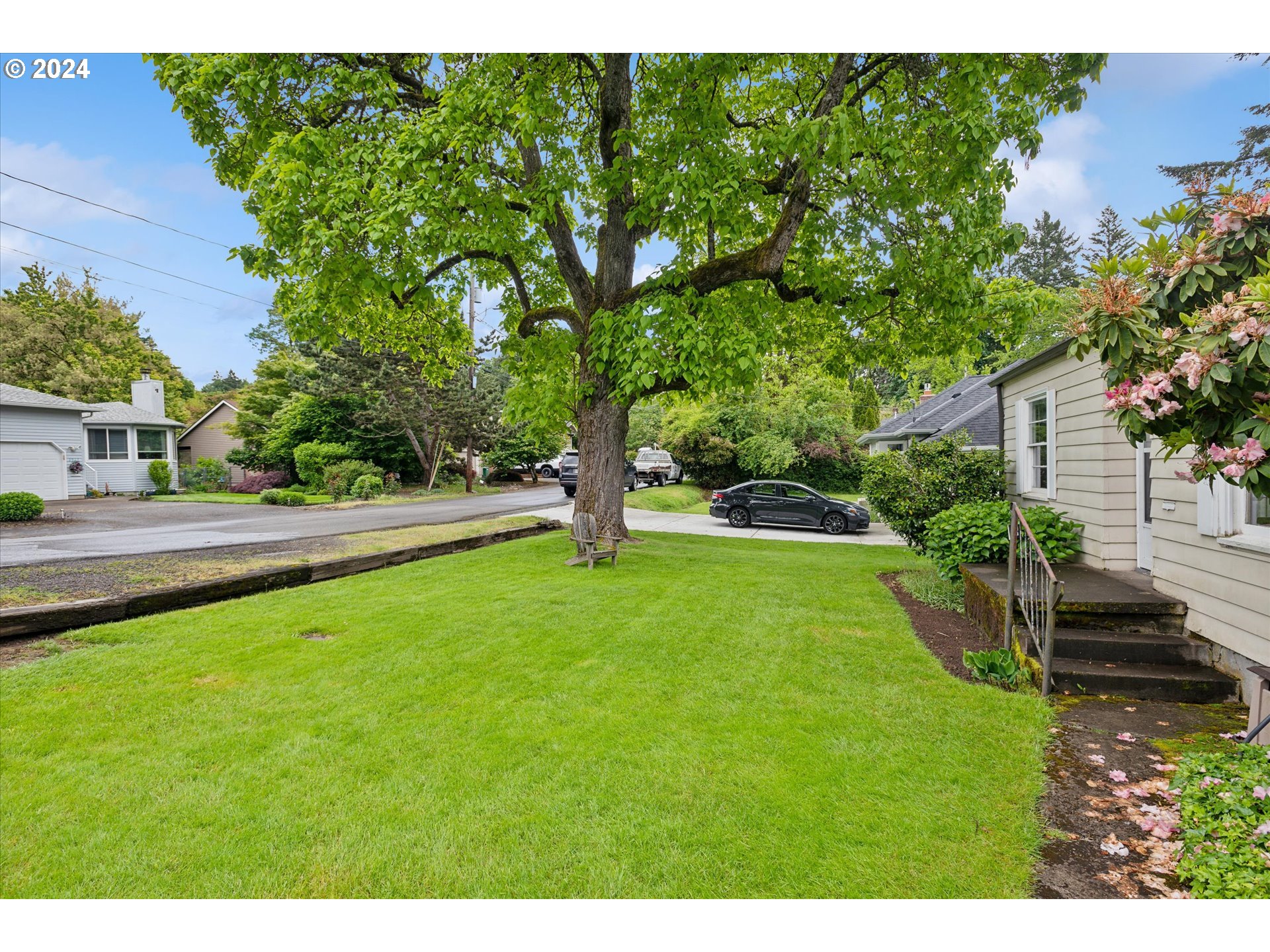 2924 Southwest Custer Street Portland, OR 97219 - Photo 5 of 37 Gallery Image 5