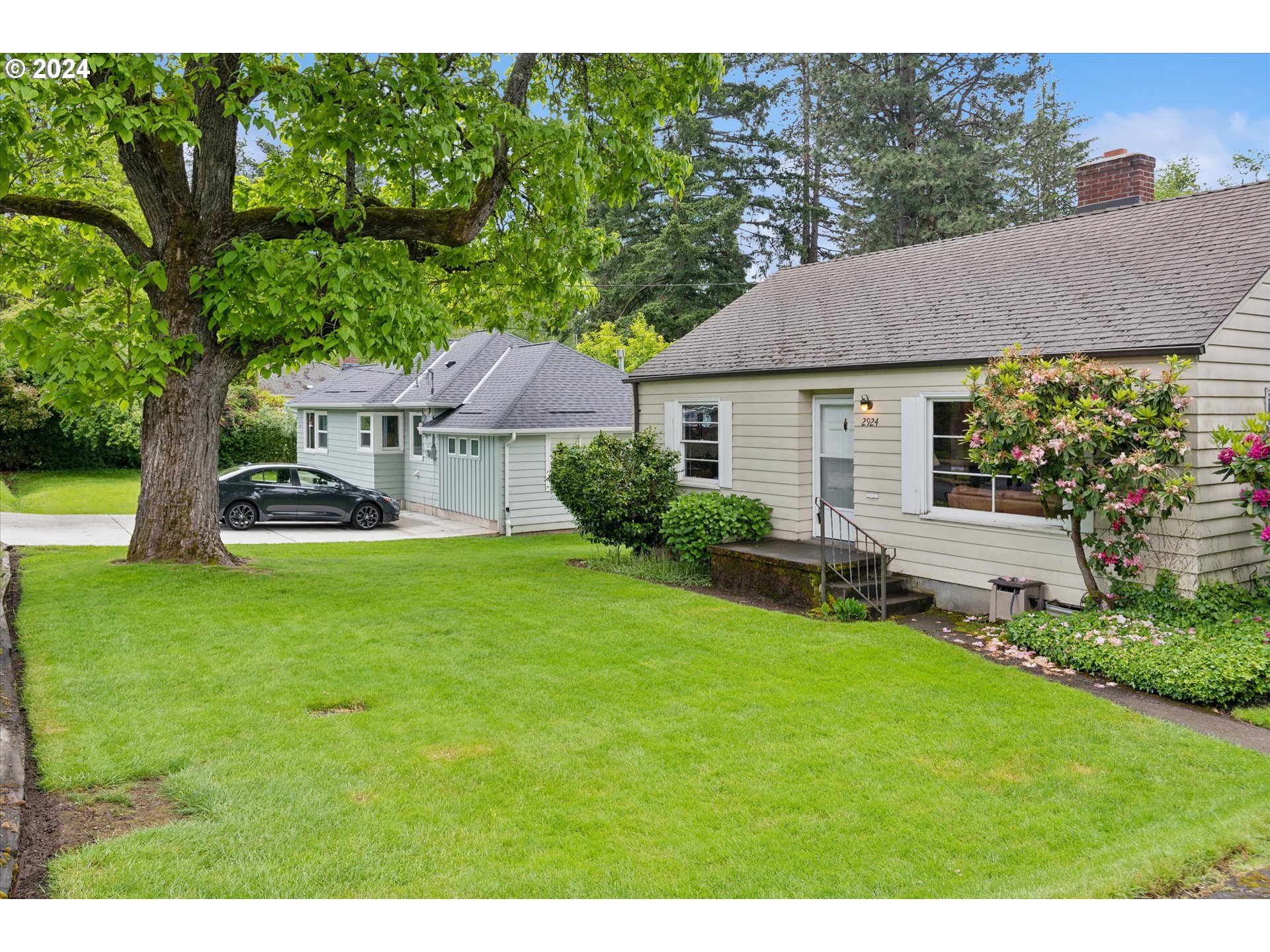 2924 Southwest Custer Street Portland, OR 97219 - Photo 6 of 37 Gallery Image 6