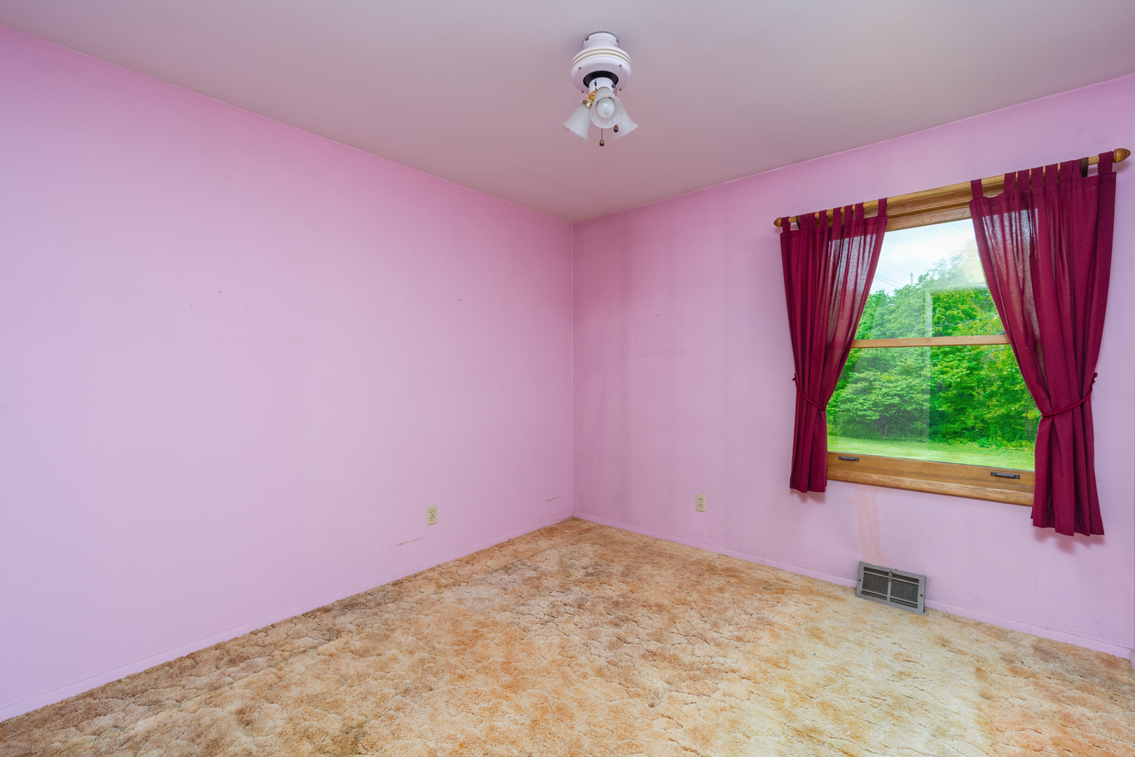 698 North 2853rd Road LaSalle, IL 61301 - Photo 17 of 39 a view of a bedroom with a window