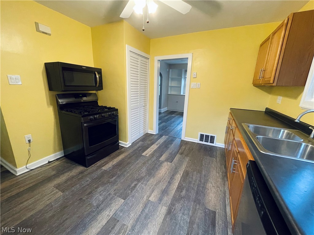 4395 Elmwood Road Cleveland, OH 44121 - Photo 10 of 26