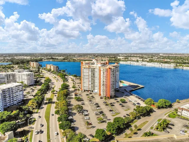 $2,300 | 1301 Northeast Miami Gardens Drive, Unit 405W, Miami, FL 33179