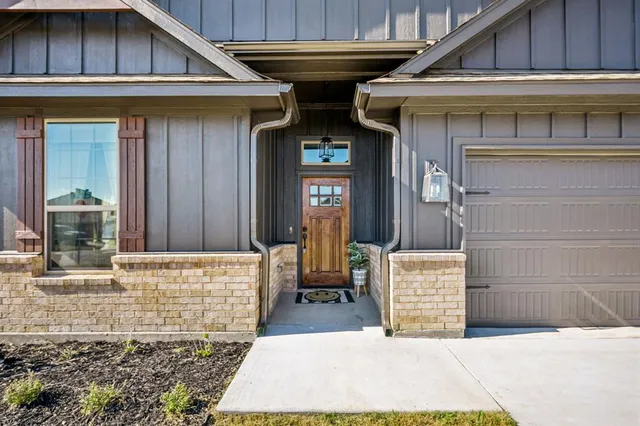 $429,900 | 4200 Kristoff Lane, Sanger, TX 76266