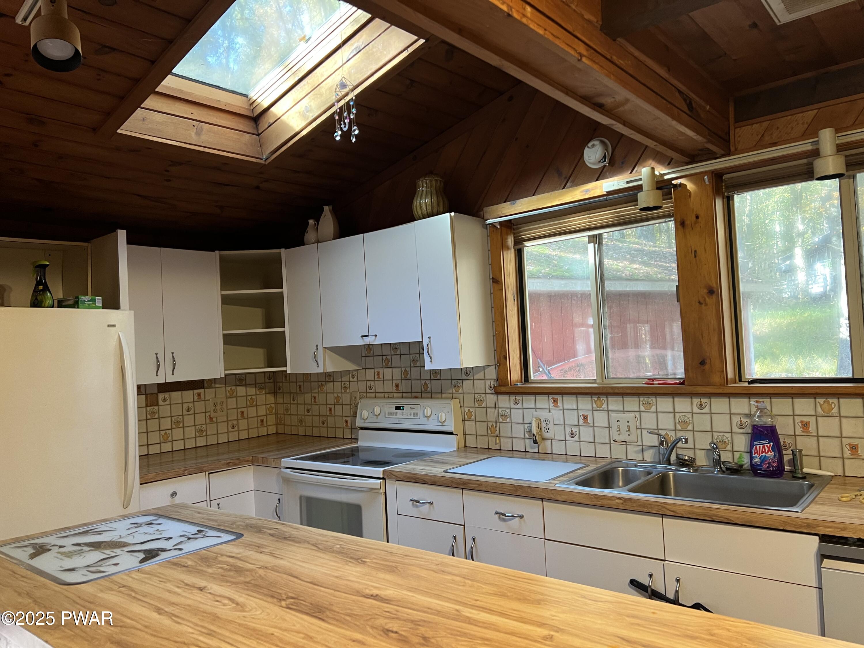 104 Heron Bay Road Hawley, PA 18428 - Photo 9 of 20