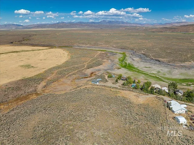 $199,900 | 380 Lakeside Drive, Fairfield, ID 83327