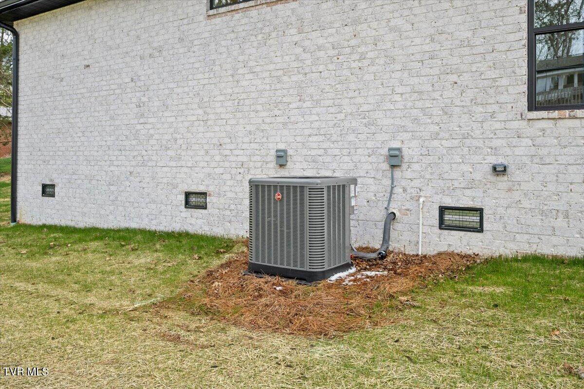 2306 Rambling Road Johnson City, TN 37604 - Photo 53 of 53 53-128A8105