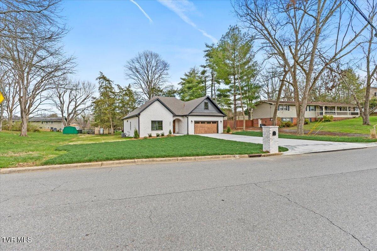 2306 Rambling Road Johnson City, TN 37604 - Photo 9 of 53 09-128A8102