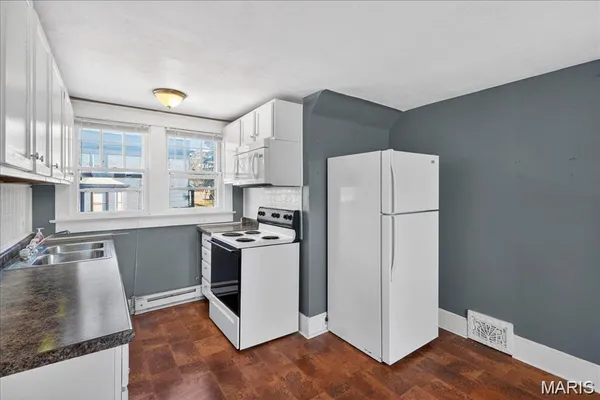 $900 | 221 Lebanon Avenue, Unit A, Belleville, IL 62220