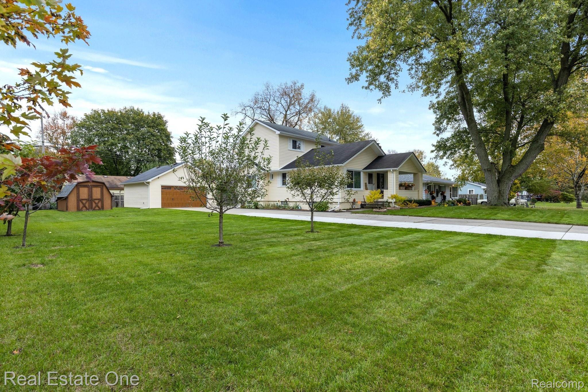 2721 Culbertson Avenue Rochester, MI 48307 - Photo 48 of 52 PICTURE PERFECT!!