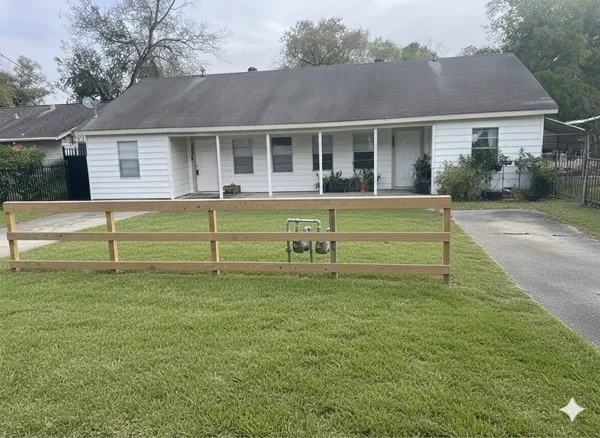 a view of house with a yard
