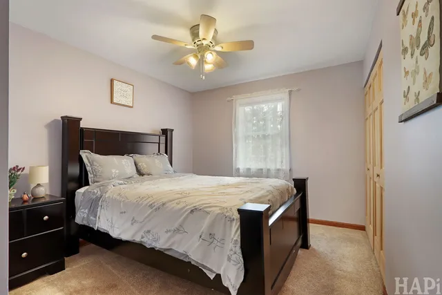 $460,000 | 1512 West Oakleaf Drive, Johnsburg, IL 60051