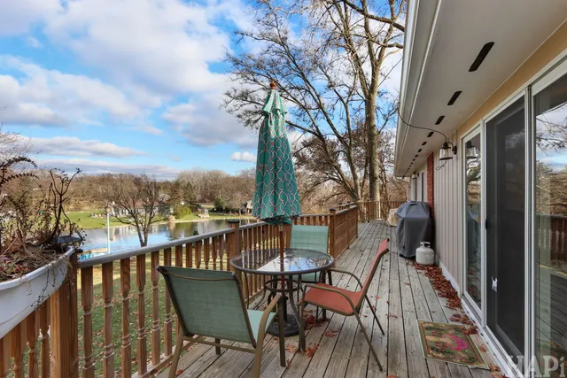 $460,000 | 1512 West Oakleaf Drive, Johnsburg, IL 60051