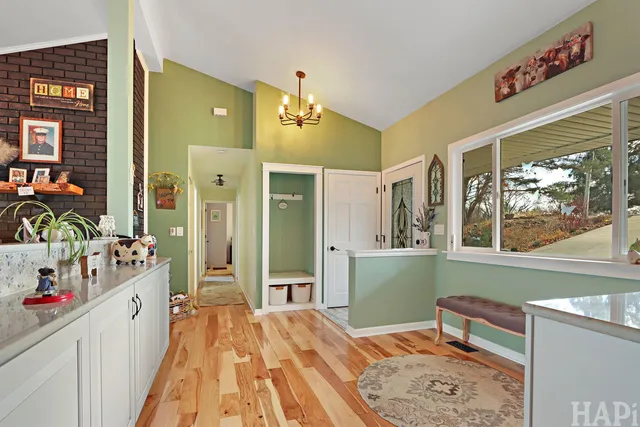 $460,000 | 1512 West Oakleaf Drive, Johnsburg, IL 60051