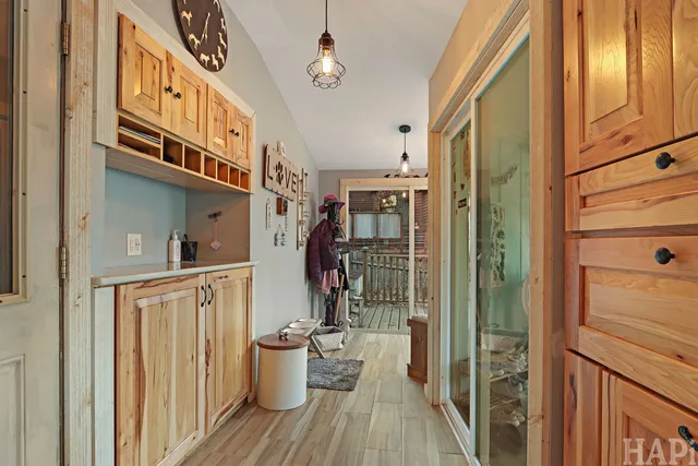 $460,000 | 1512 West Oakleaf Drive, Johnsburg, IL 60051