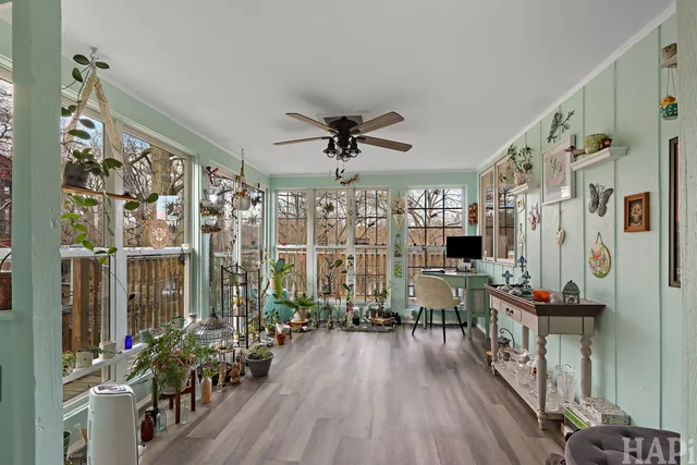 $460,000 | 1512 West Oakleaf Drive, Johnsburg, IL 60051