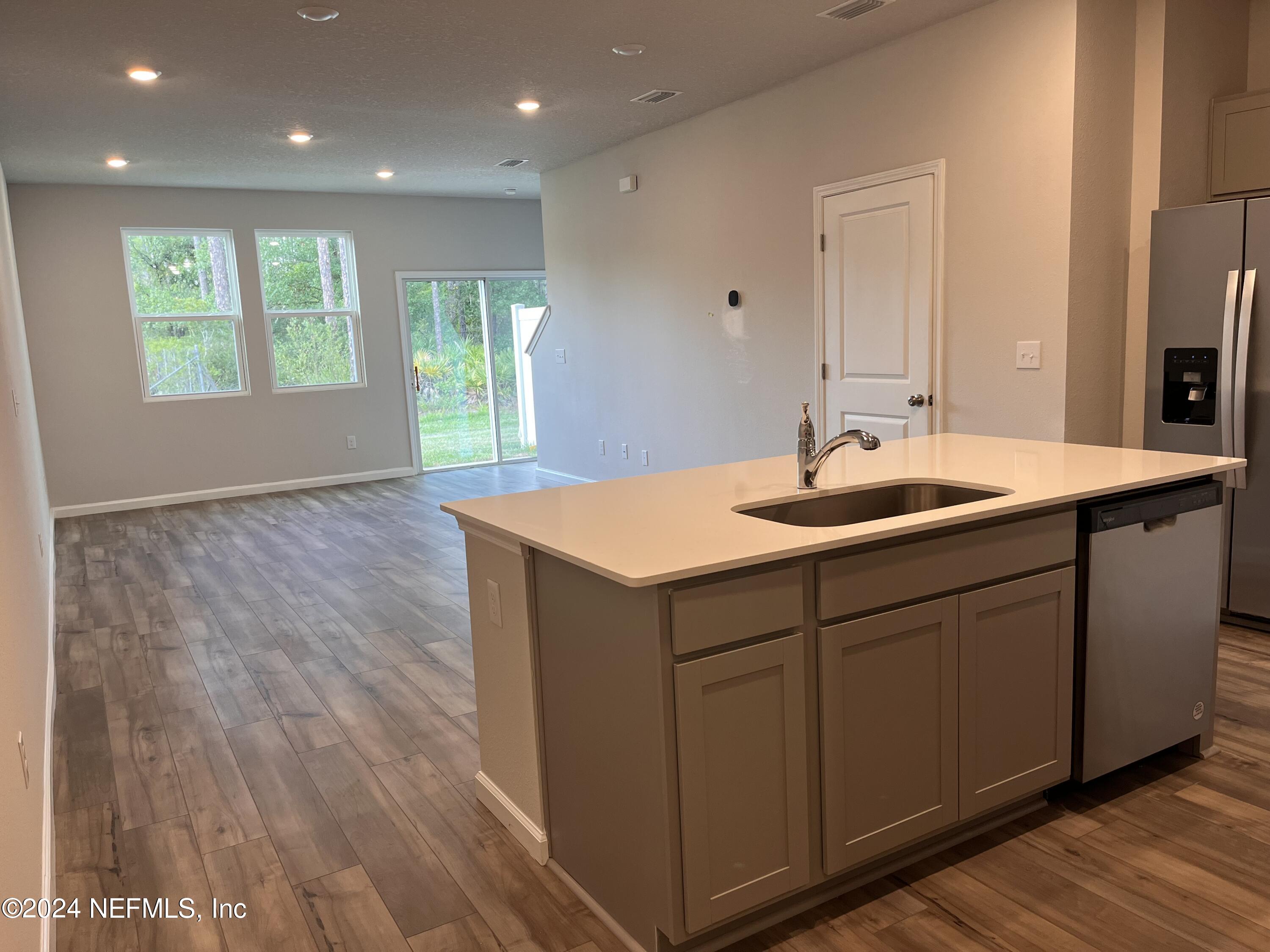 10635 Waterfield Road, Unit 4 Jacksonville, FL 32210 - Photo 6 of 23 Kitchen