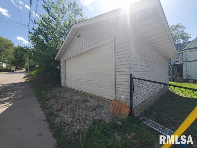 $36,900 | 1043 19th Street, Rock Island, IL 61201