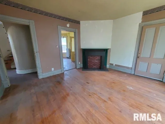 $36,900 | 1043 19th Street, Rock Island, IL 61201