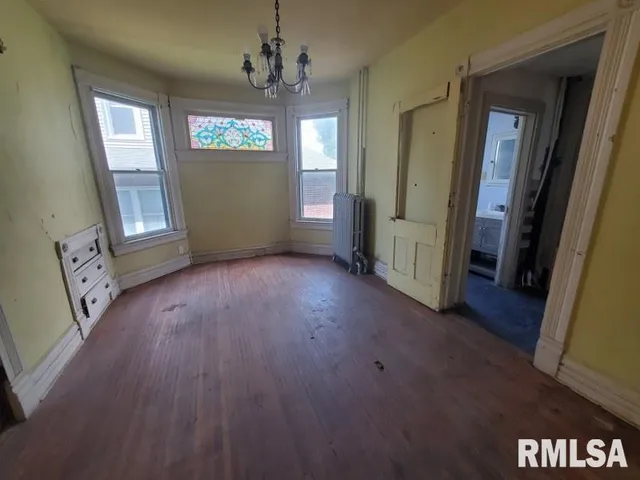 $36,900 | 1043 19th Street, Rock Island, IL 61201