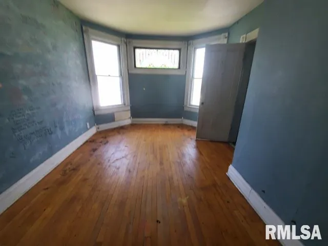 $36,900 | 1043 19th Street, Rock Island, IL 61201