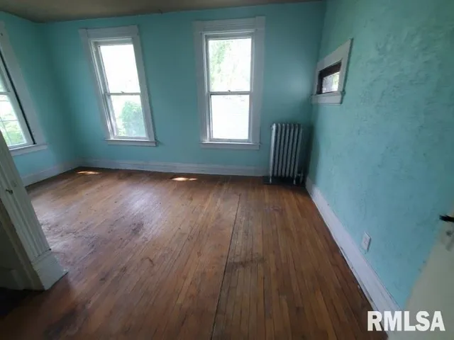 $36,900 | 1043 19th Street, Rock Island, IL 61201