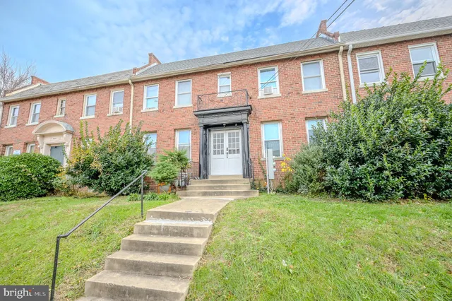 $1,650 | 221 35th Street Northeast, Unit 2, Washington, DC 20019