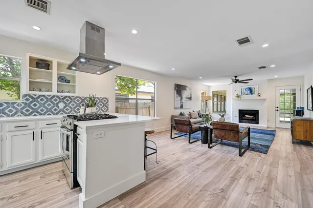 $2,900 | 10612 Watchful Fox Drive, Austin, TX 78748