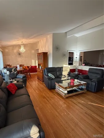 $234,900 | 1610 Horseshoe Drive, Florissant, MO 63033