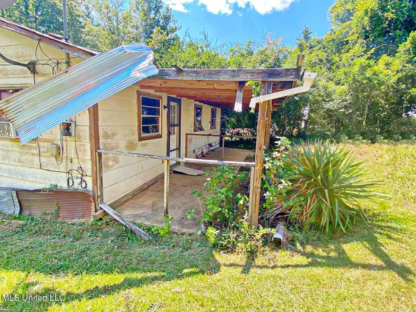 $4,000 | 2825 Attala Road, Unit 2207, Kosciusko, MS 39090