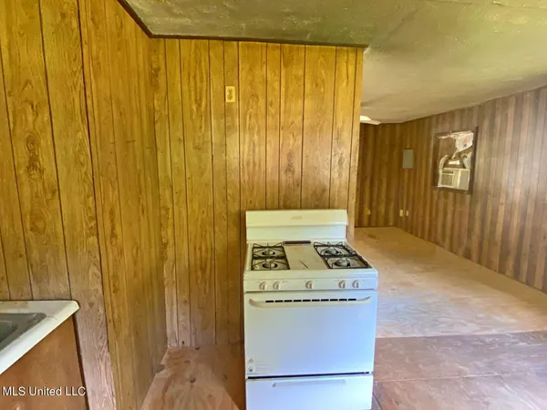 $4,000 | 2825 Attala Road, Unit 2207, Kosciusko, MS 39090
