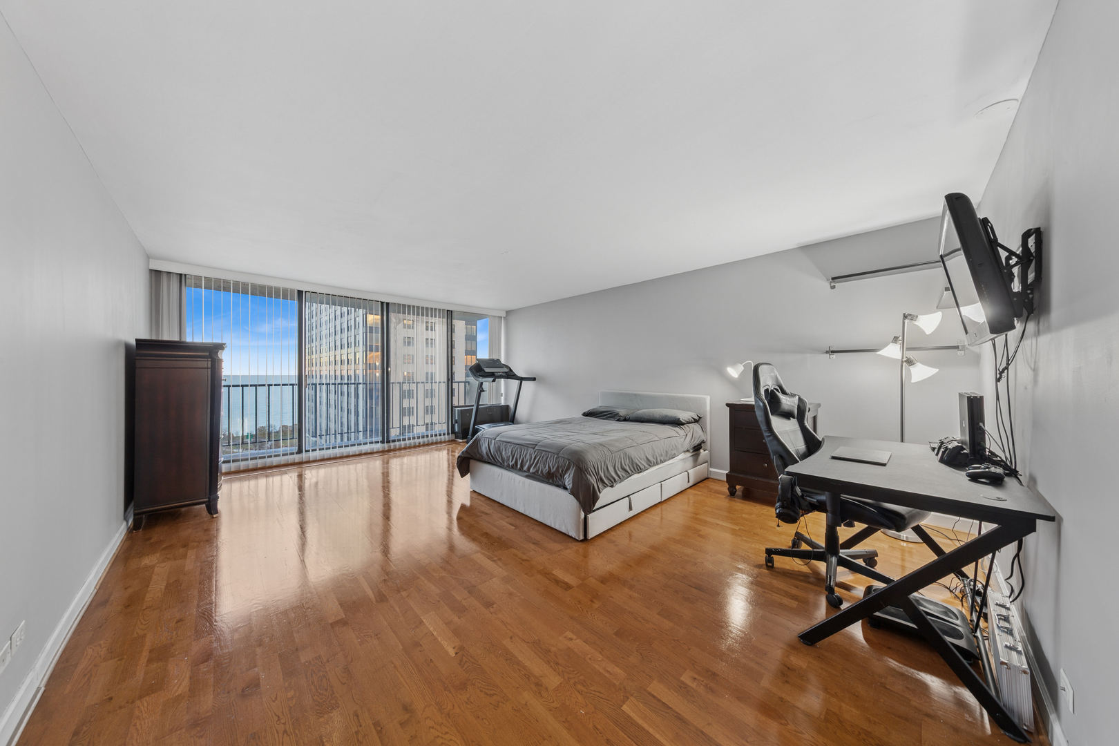 3150 North Sheridan Road, Unit 25CD Chicago, IL 60657 - Photo 11 of 28 a living room with furniture and wooden floor