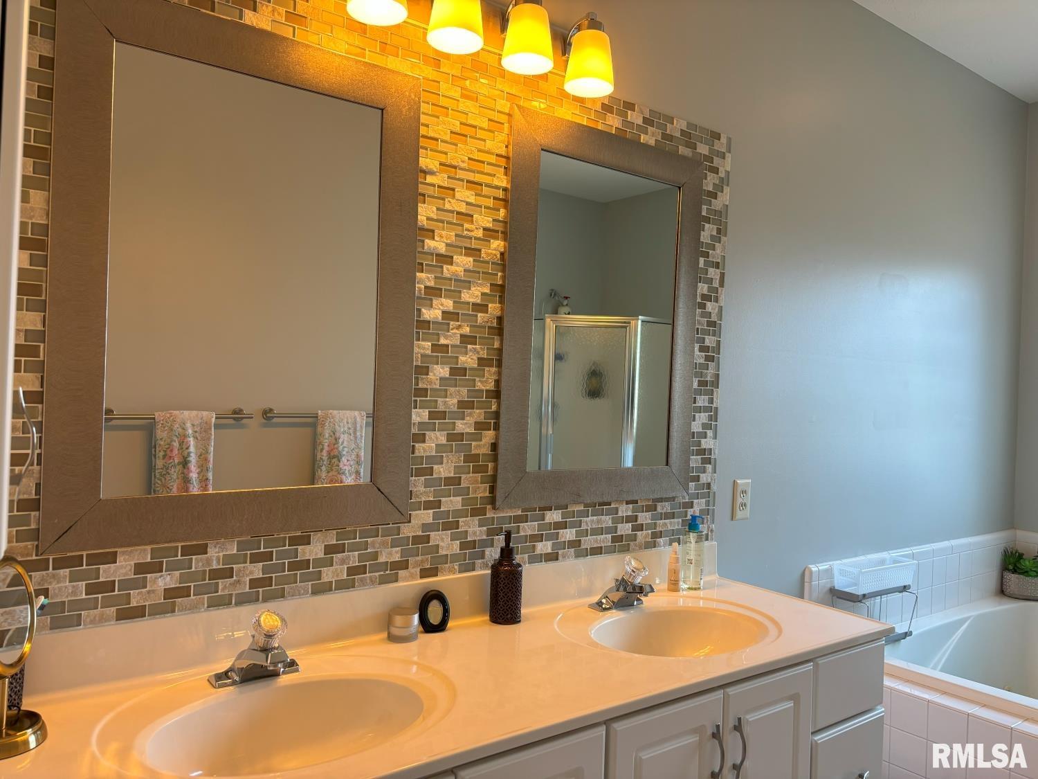 3800 Thackeray Drive Springfield, IL 62711 - Photo 13 of 28