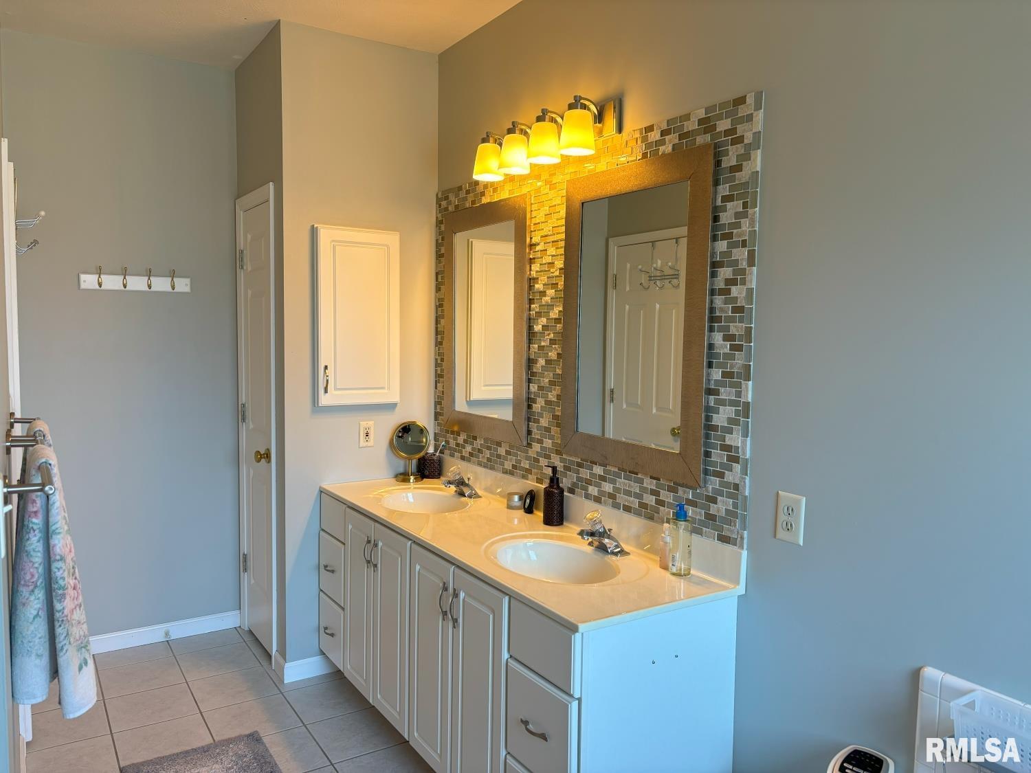 3800 Thackeray Drive Springfield, IL 62711 - Photo 14 of 28