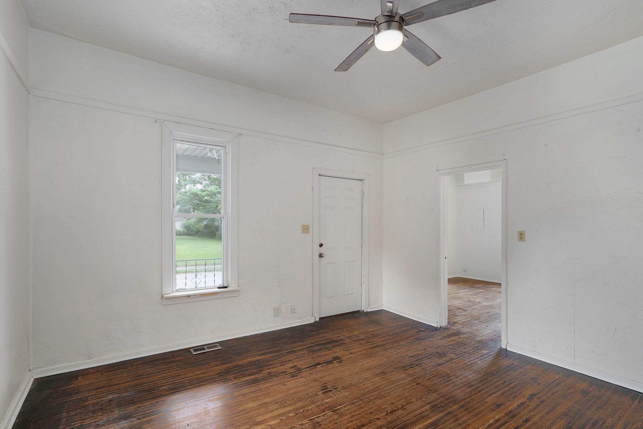 521 West Harrison Street Springfield, MO 65806 - Photo 6 of 22 521 W Harrison St-6