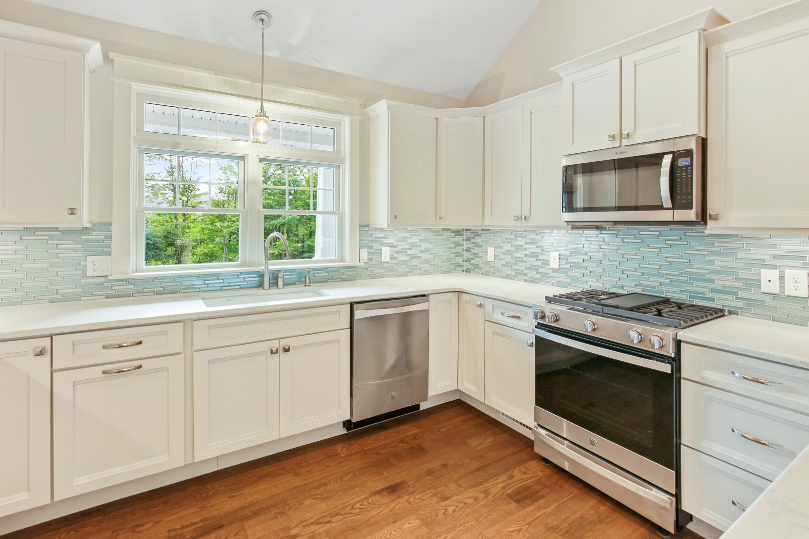 9 Glidden Road Gilford, NH 03249 - Photo 16 of 37