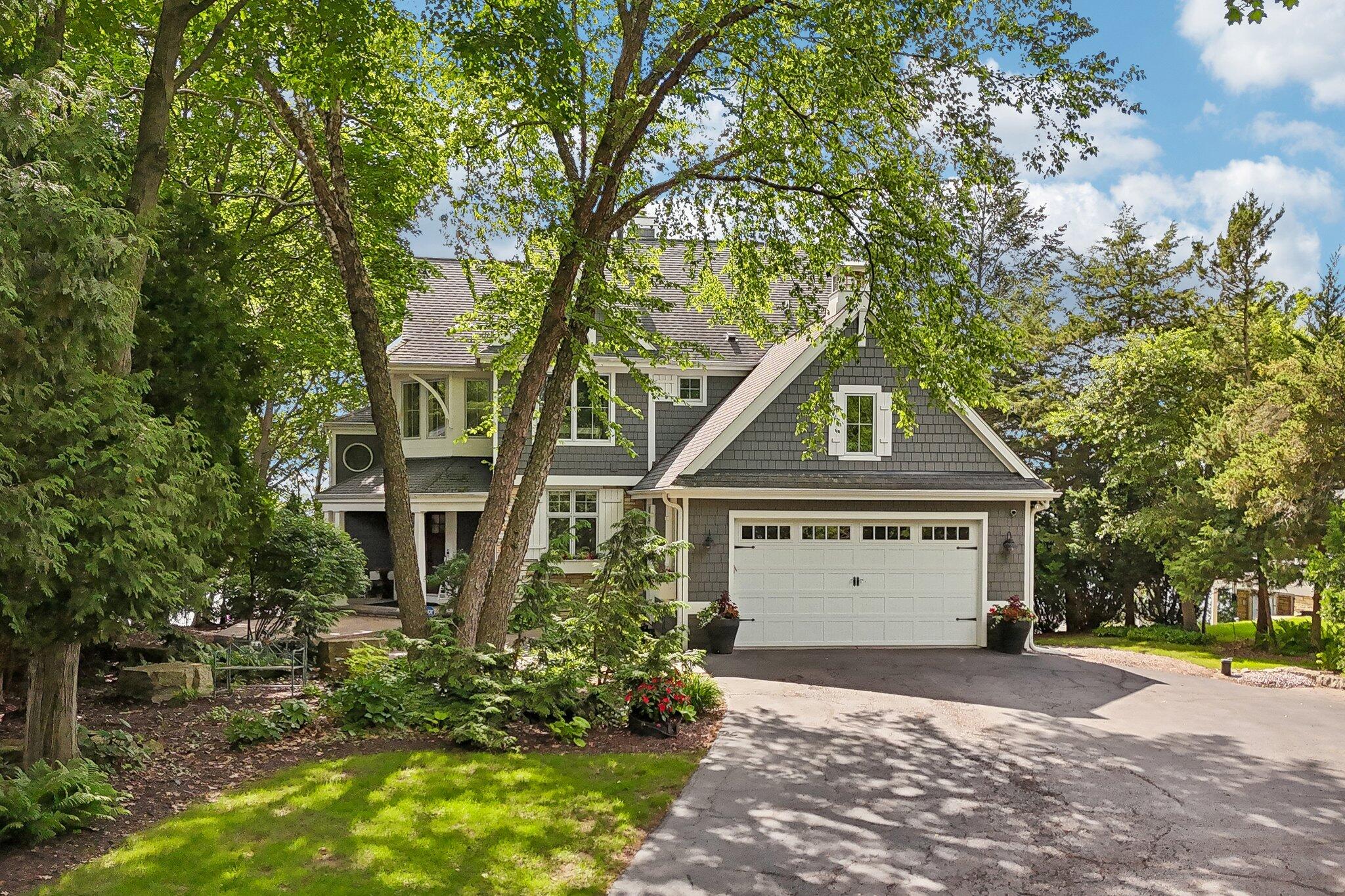 W343N6293 South Bayview Road Oconomowoc, WI 53066 - Photo 5 of 104 Privacy and elegance