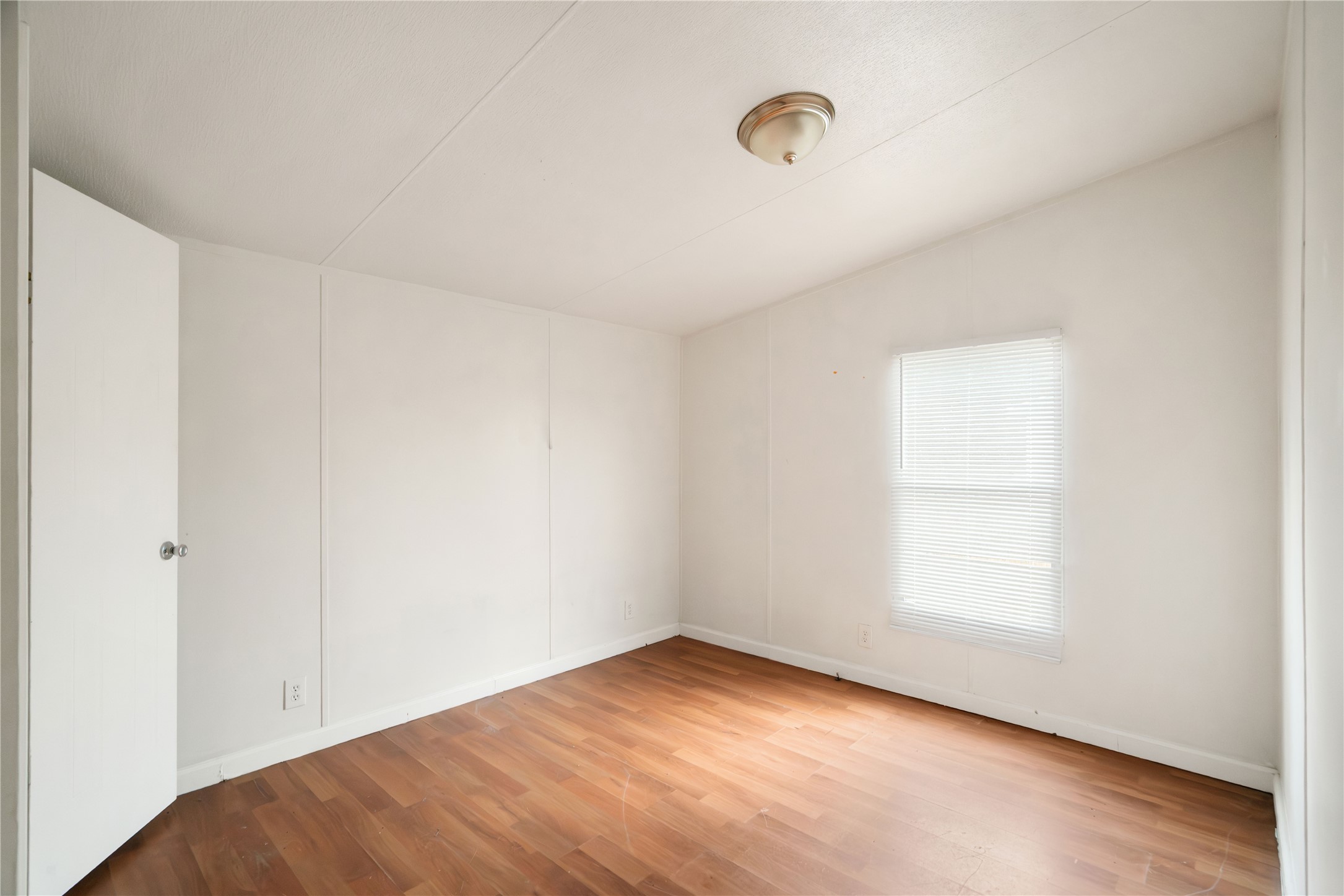 191 Aquarius Road Conroe, TX 77306 - Photo 29 of 32 Third bedroom without staging