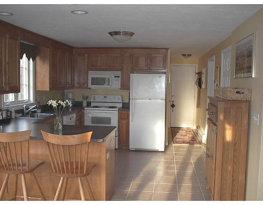 83 Hartness Road Sutton, MA 01590 - Photo 6 of 6
