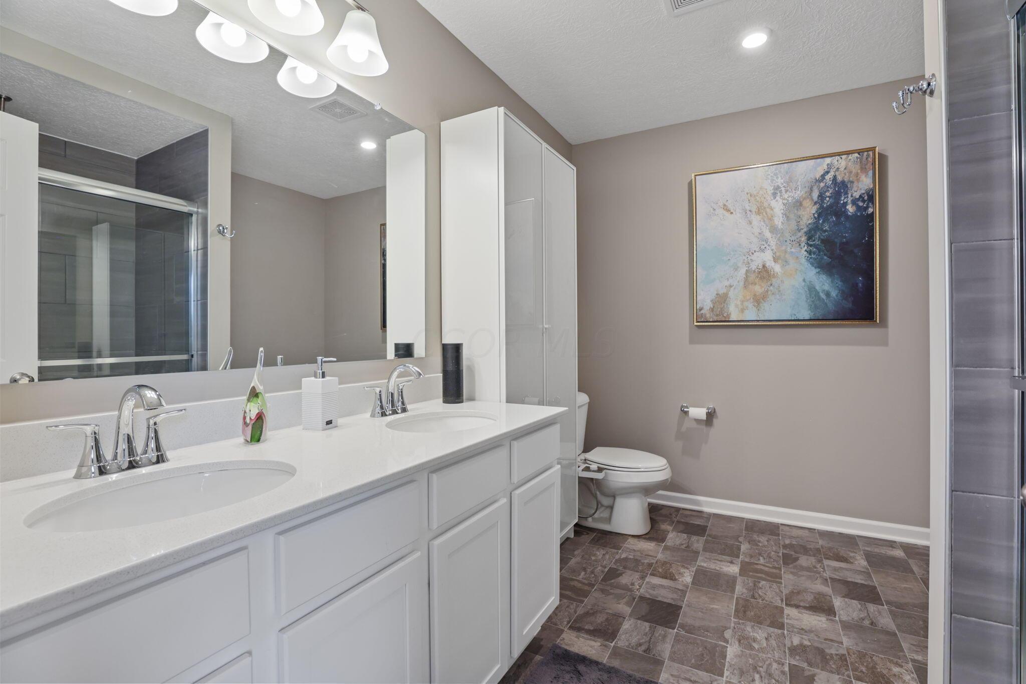 6010 Bears Run Road Columbus, OH 43232 - Photo 20 of 37 UL Primary Bathroom Suite