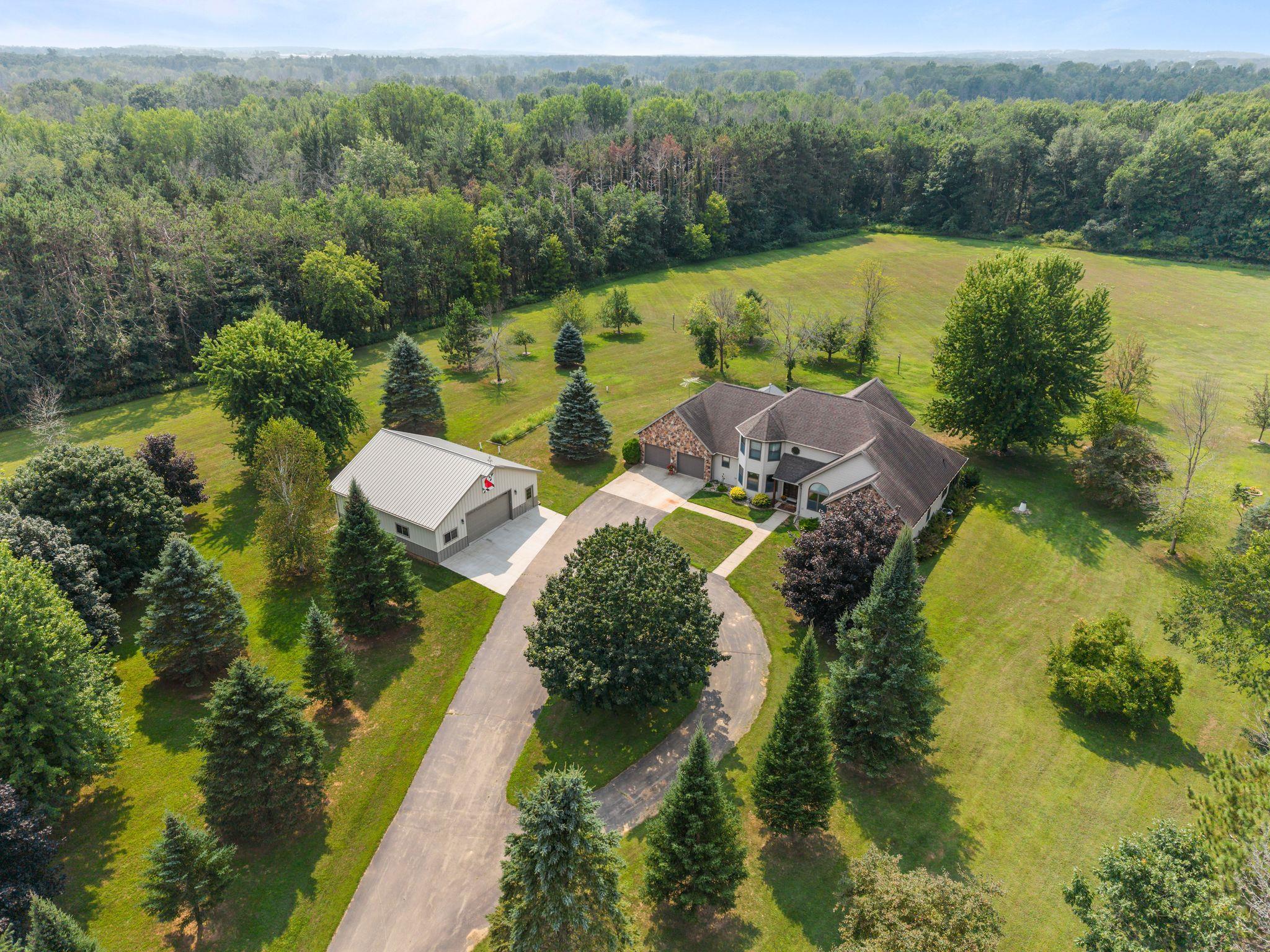 N6547 Buelow Road New London, WI 54961 - Photo 2 of 71 Gallery Image 2