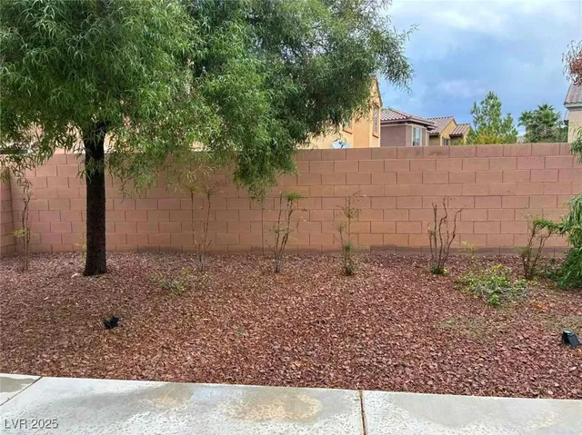 $1,960 | 242 Botanic Gardens Drive, Las Vegas, NV 89148