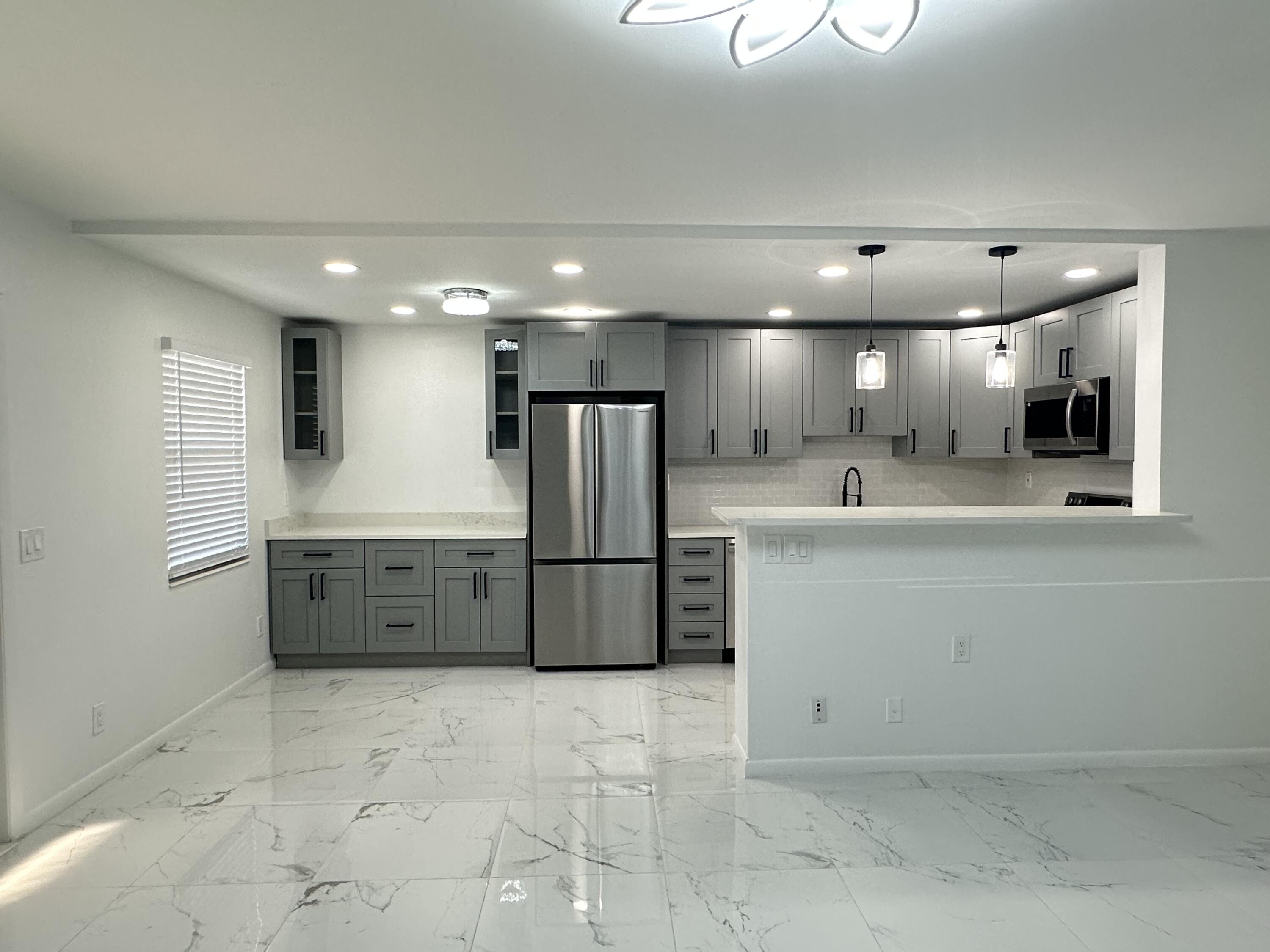1014 Guildford East, Unit 1014 Boca Raton, FL 33434 - Photo 3 of 26 kitchen
