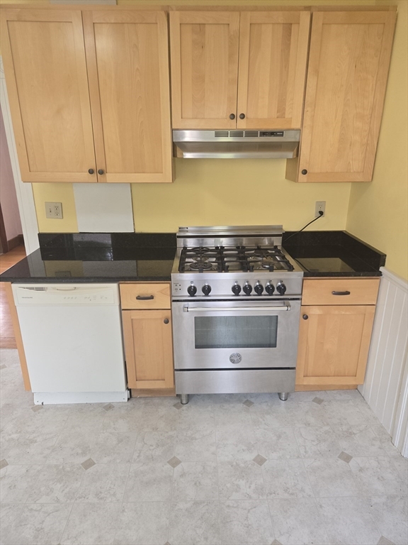 32 Hampden Street Northampton, MA 01060 - Photo 13 of 29
