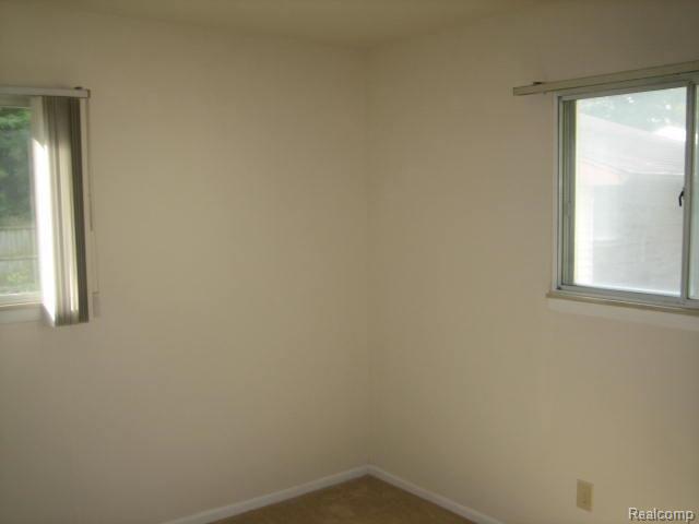 296 Fairgrove Street Romeo, MI 48065 - Photo 4 of 7 296 fairgrove 057.jpg