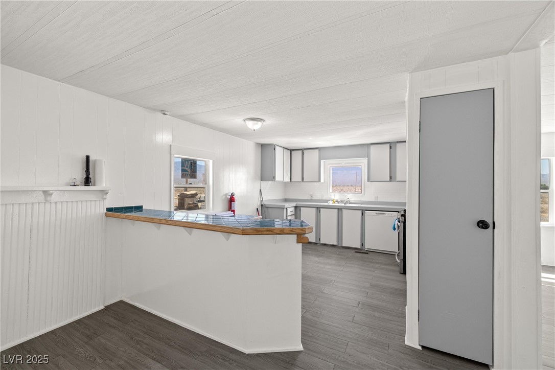 2150 West Harris Farm Road Pahrump, NV 89060 - Photo 19 of 33 Kitchen with a peninsula, a breakfast bar, and tile counters