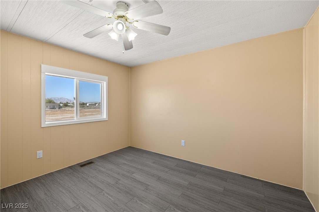 2150 West Harris Farm Road Pahrump, NV 89060 - Photo 28 of 33 Secondary bedroom