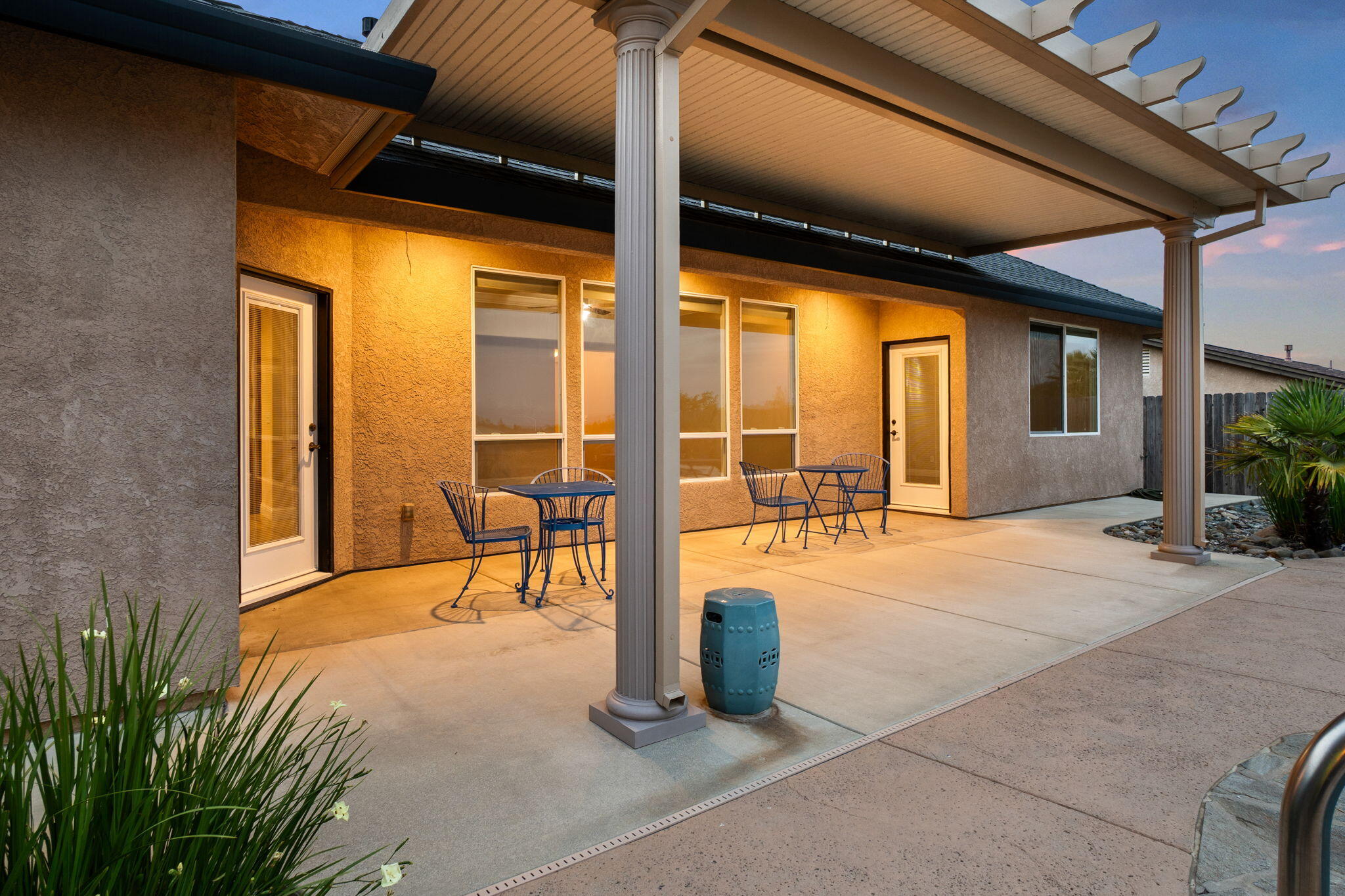 372 Stinson Loop Redding, CA 96003 - Photo 46 of 79 Patio